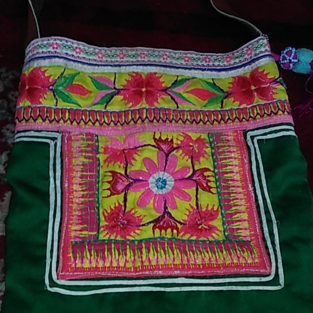 Central American embroidered shoulder bag